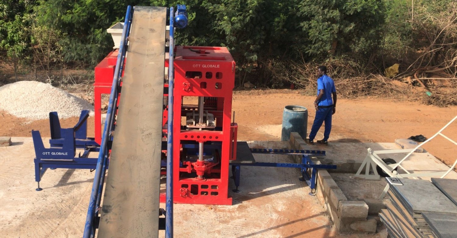 machine-fabrication-de-briques-paves-et-parpaings-big-2