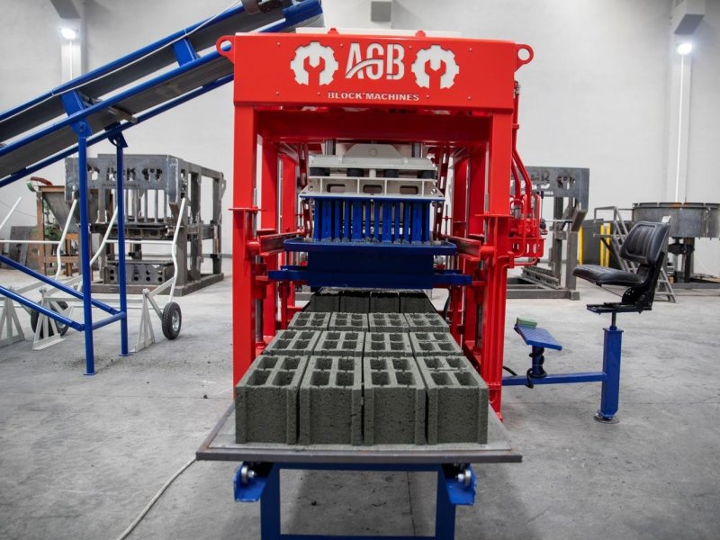 machine-fabrication-de-briques-paves-et-parpaings-small-3