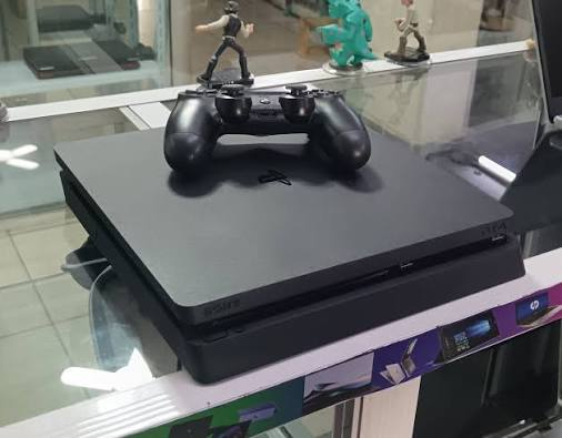 ps4-4-slim-a-vendre-big-0