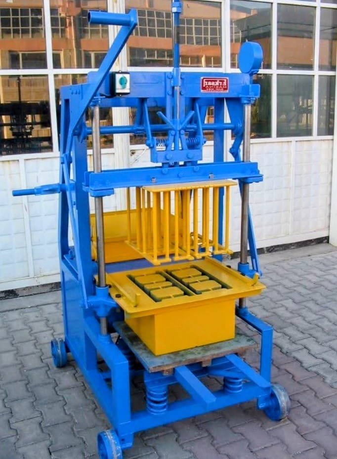 machine-a-parpaing-manuelle-big-0