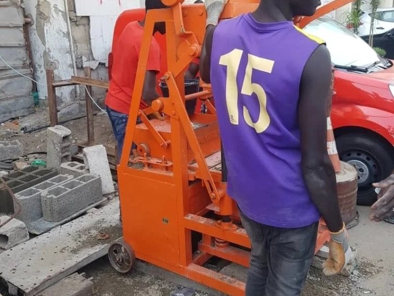 machine-a-parpaing-manuelle-small-1