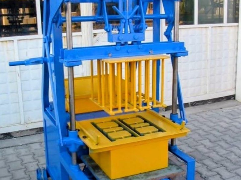 machine-a-parpaing-manuelle