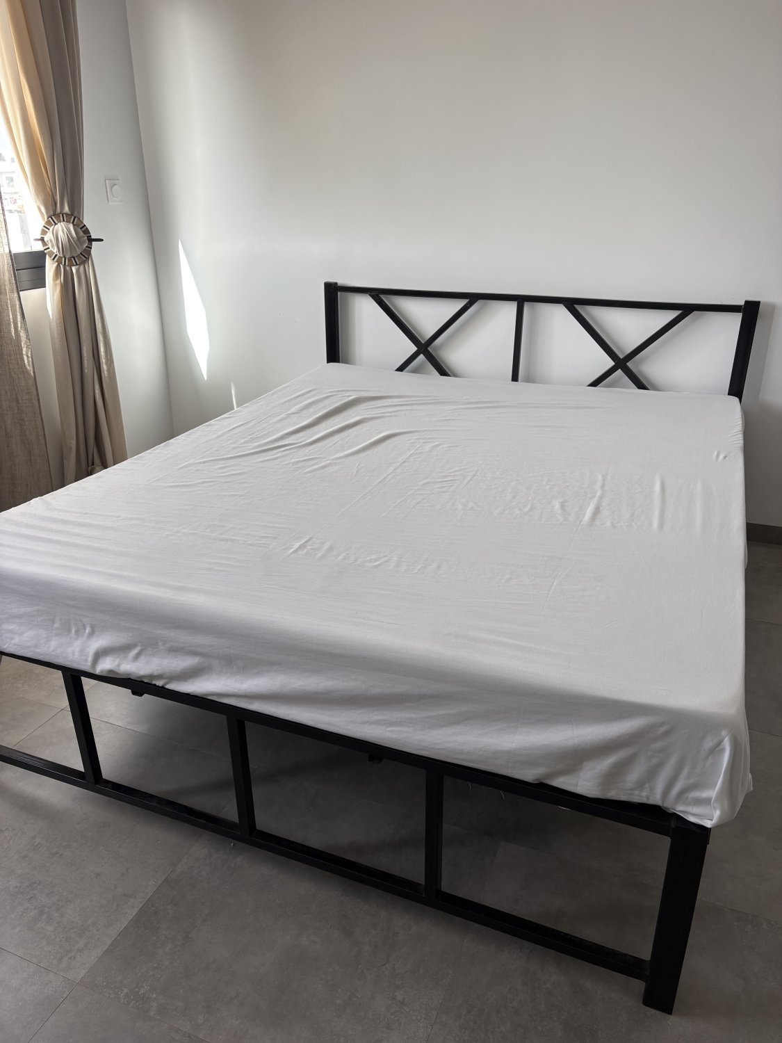 lit-en-metal-avec-matelas-en-mousse-big-0
