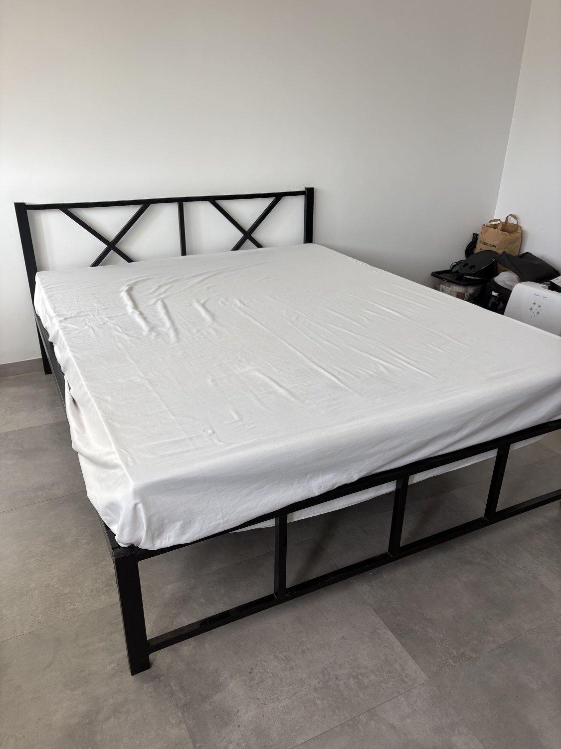lit-en-metal-avec-matelas-en-mousse-big-1